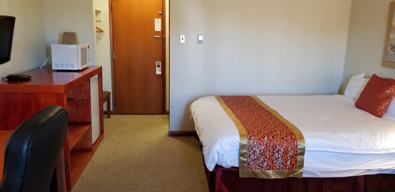 Redwood Motor Inn Brandon Zewnętrze zdjęcie